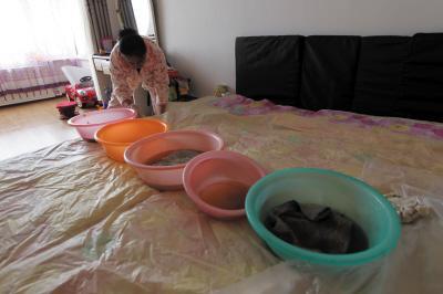 融水楼上漏水，住户失联，小区没物管，业主维权难！律师来支招……